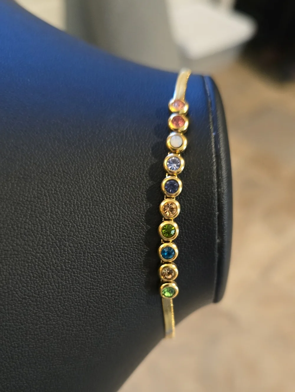 N/A elegant gold